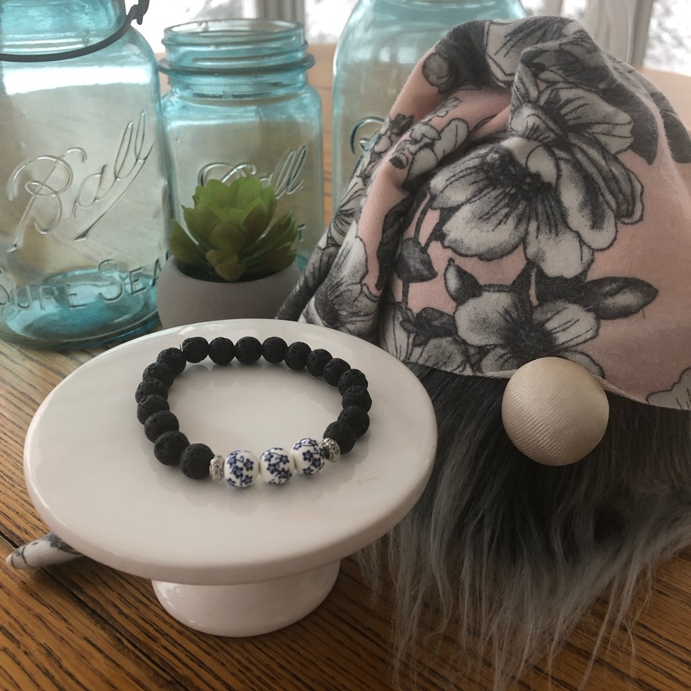 Essential oil diffusing bracelets - Picture 3 of 8